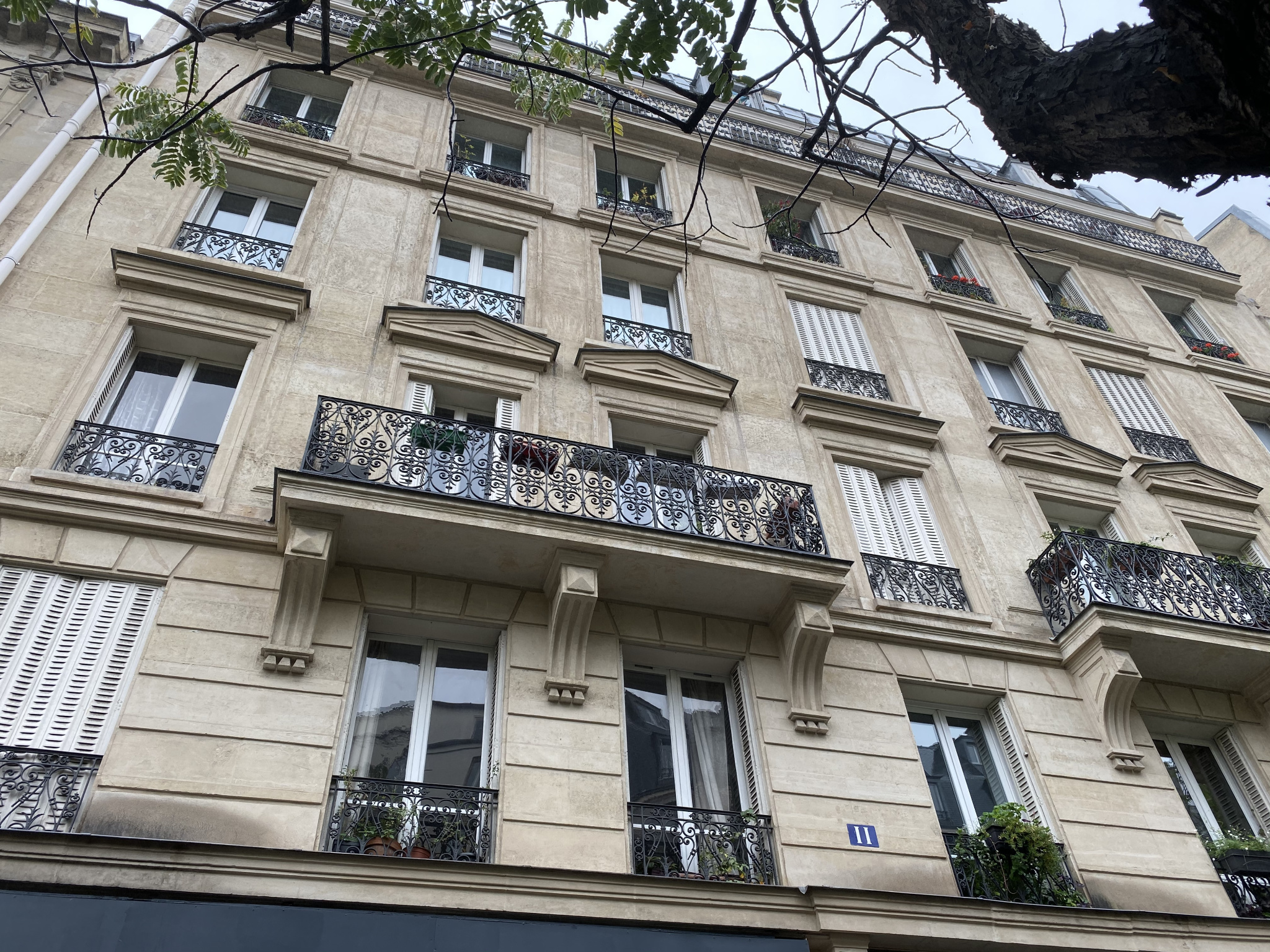 location immobilier professionnel Paris 11, Avenue Parmentier, Magasin rénové de 40m2 location immobilier professionnel Paris 11, Avenue Parmentier, Magasin rénové de 40m2