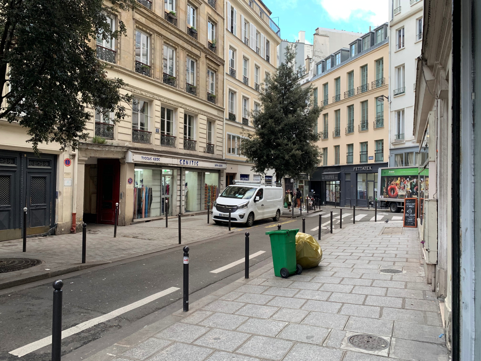 location immobilier professionnel Paris 75002, située rue de Mulhouse/Jeuneurs, Boutique 45m2